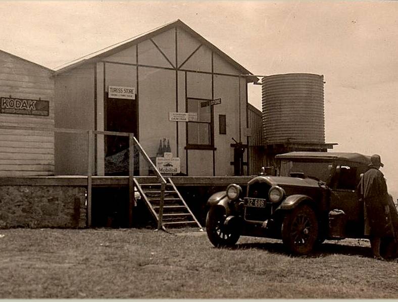 A classic picture from the Hector McWilliam collection. Mr McWilliam marketed the area to Sydney buyers.