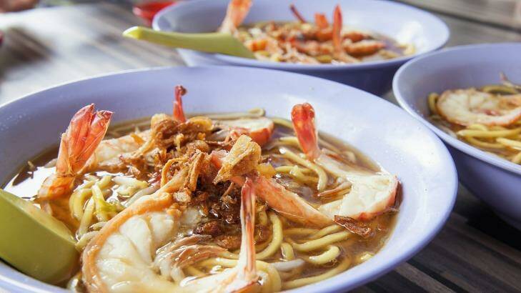 Hokkien soup prawn noodles bowls in a Singapore hawker stall. Photo: 123rf