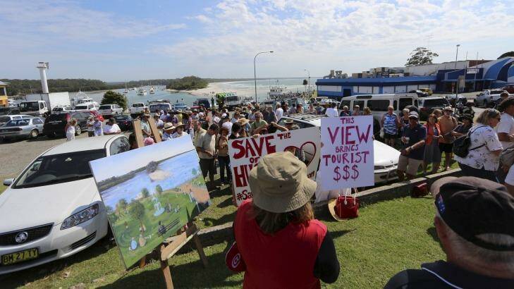 A community gathering at Huskisson over sale of waterfront block. Photo: Kathryn Wicks