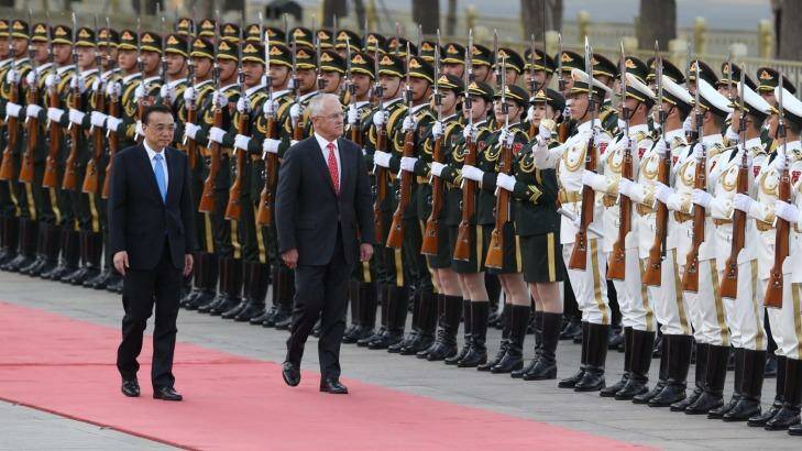 Malcolm Turnbull, with Premier Li Keqiang, receives a ceremonial welcome at the Great Hall of the People in Beijing. Photo: Andrew Meares