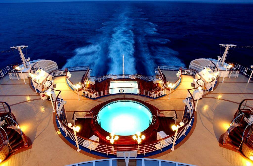Diamond Princess plies the waters between Sydney and Melbourne in sheer style.