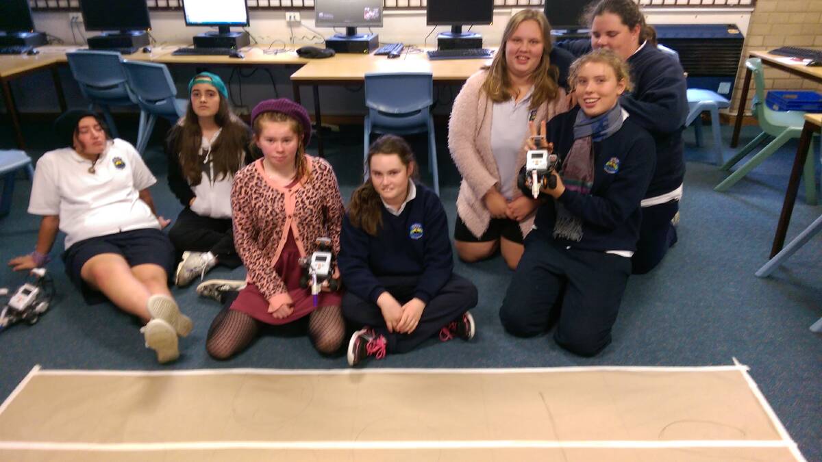 Moruya High School’s RoboCup teams learned valuable tips and tricks from ANU students on how to program their robots.