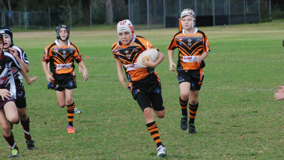 RUNNING LINES: Tigers under 10s Jonathan Worthy (with ball) with Tristian Parsons (left) Jerome Chatfield in support.  