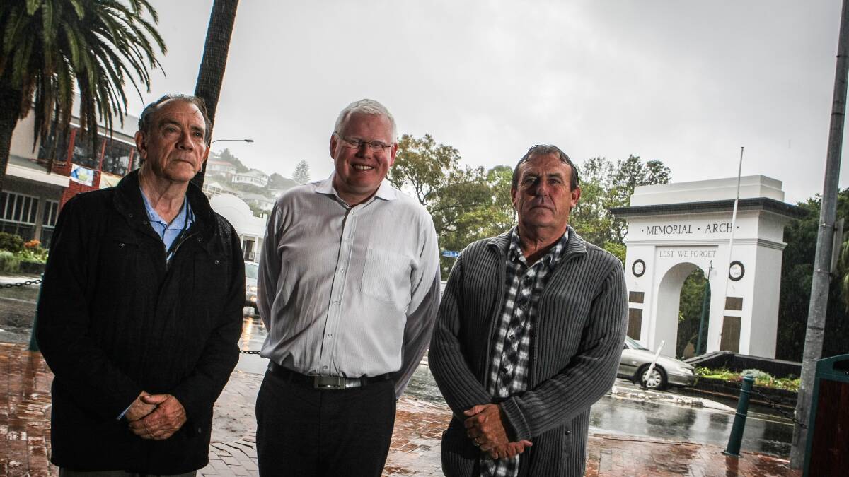 KIAMA: Kiama’s leaning memorial arch has received State Government funding to help with repairs. Pictured are Kiama Jamberoo RSL branch's Ian Pullar (left) and Dennis Seage right with Member for Kiama Gareth Ward. Picture: DYLAN ROBINSON