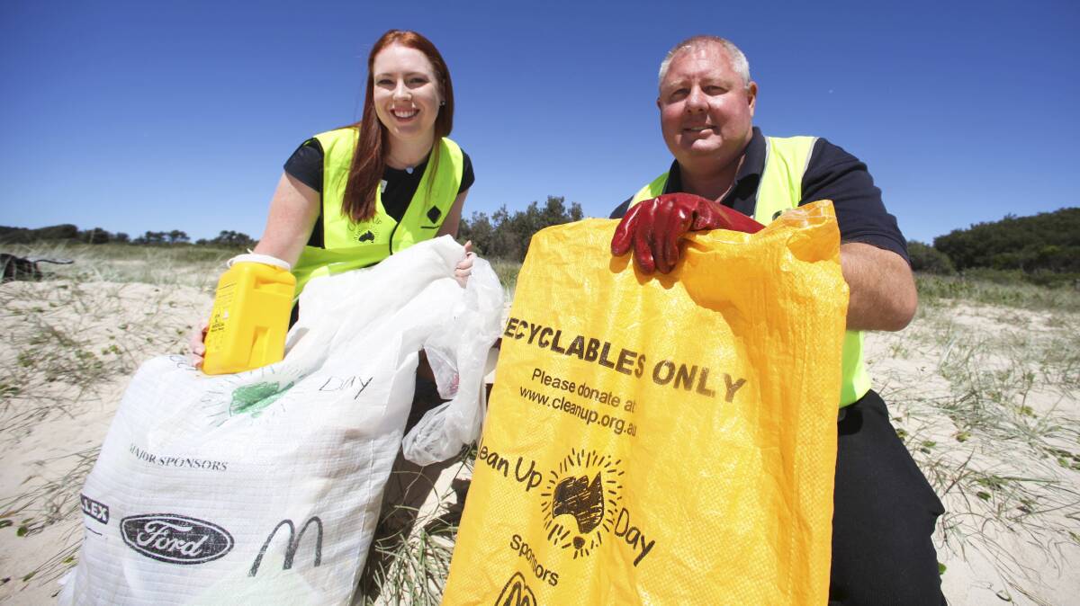 KIAMA:  Stockland Shellharbour marketing manager Catherine Nixon and Shellharbour Deputy Mayor Paul Rankin are preparing for Clean Up Australia Day. Picture: DANIELLE CETINSKI   