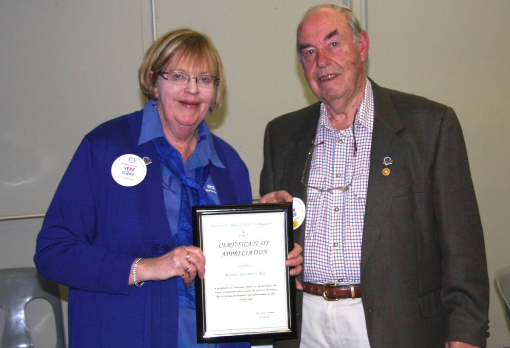 THANK YOU: Batemans Bay Youth Foundation chairman Peter Wood presenting Batemans Bay Rotary president Vere Gray with a certificate of appreciation for the club’s great contribution to the foundation.