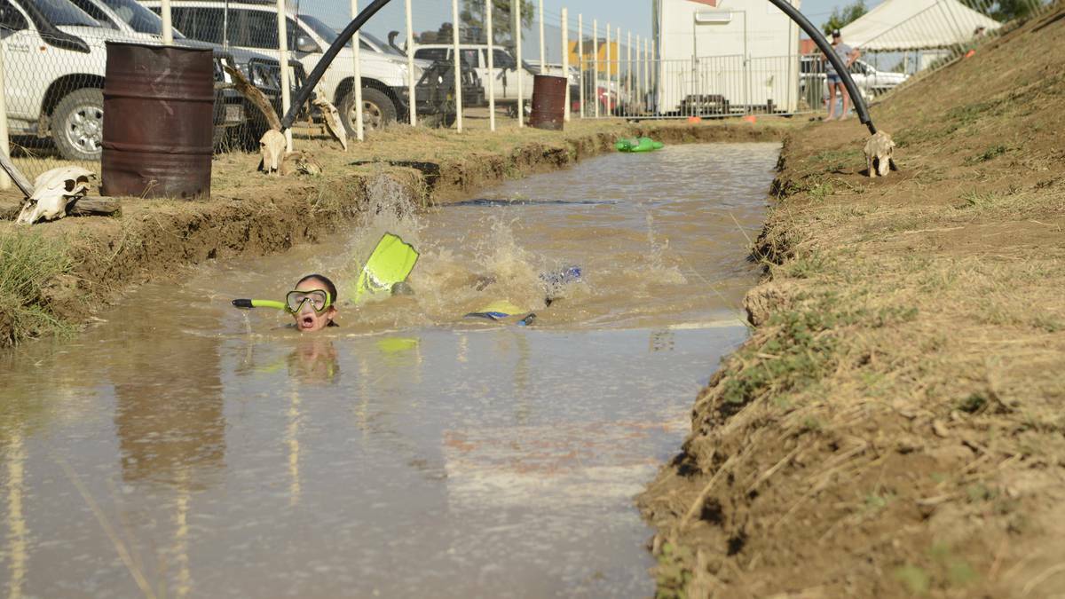 MT ISA:  The bog snorkelling at the Dirt 'n' Dust Festival drew a crowd. Picture: Sarah Elsley/North West Star