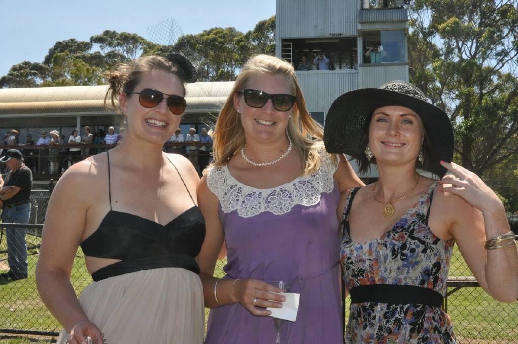 Racing NSW officials were greeted by another big Moruya crowd last weekend for Afflick Family Day!