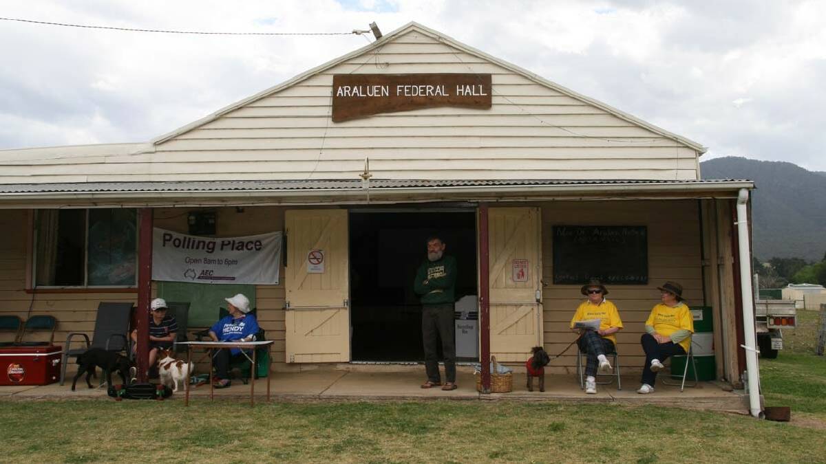 Election day scenes from Braidwood.