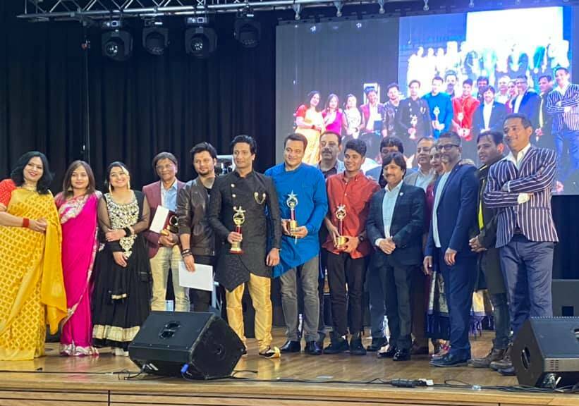 Singh (centre) wins his first Australian singing competition in Sydney. Photo: Dr Gurdeep Singh Bagari. 