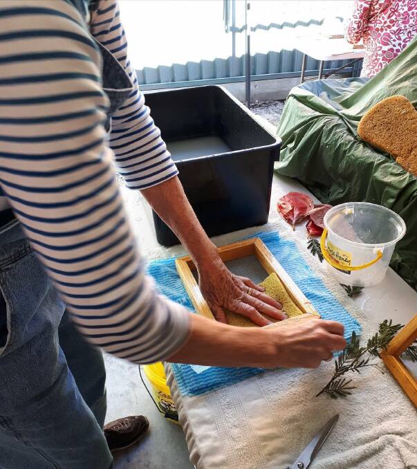 EFTAG member Mandy Hillson leading a paper-making class.
Photo: supplied