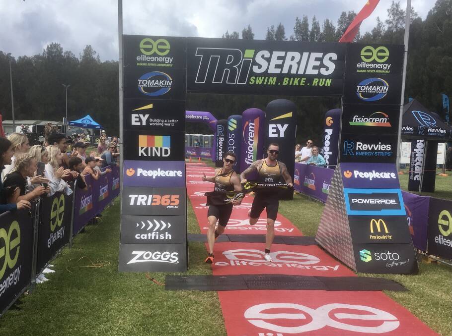 Blake Wooster and Douglas Wynn in a tight fought dash to the finish of the Sprint Triathlon Image: Supplied Elite Energy