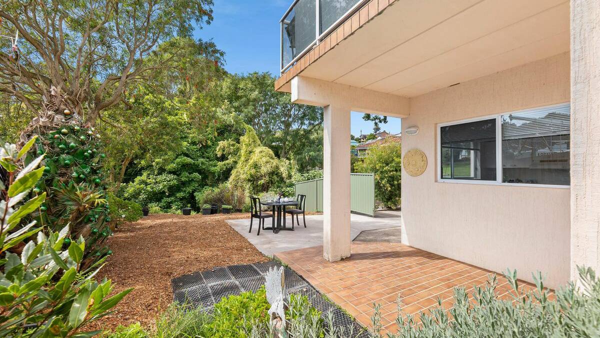 4/5 Angle Street is a one-bedroom apartment priced at $495,000. It has an expansive backyard and entertaining area. Picture from View