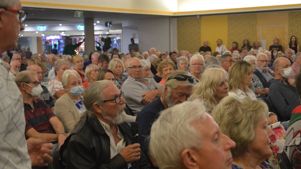 Comments and questions were raised about the future of Batemans Bay's health at the public forum. 