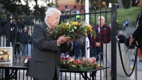 Sub branch president, Paul Naylor lays a wreath. Photo Vic Silk