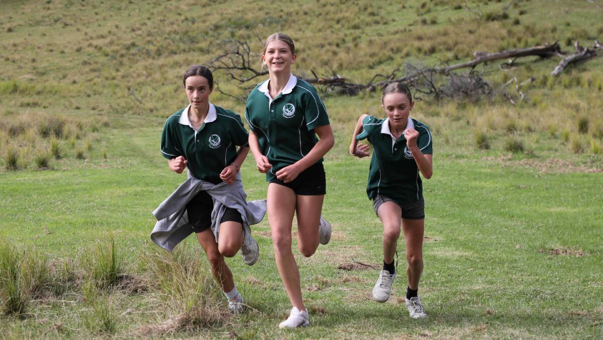 13 girls event - Dahlia (5th), Dakoda (6th) and Bella (7th), taking on the last uphill to the finish. Photo Vic Silk