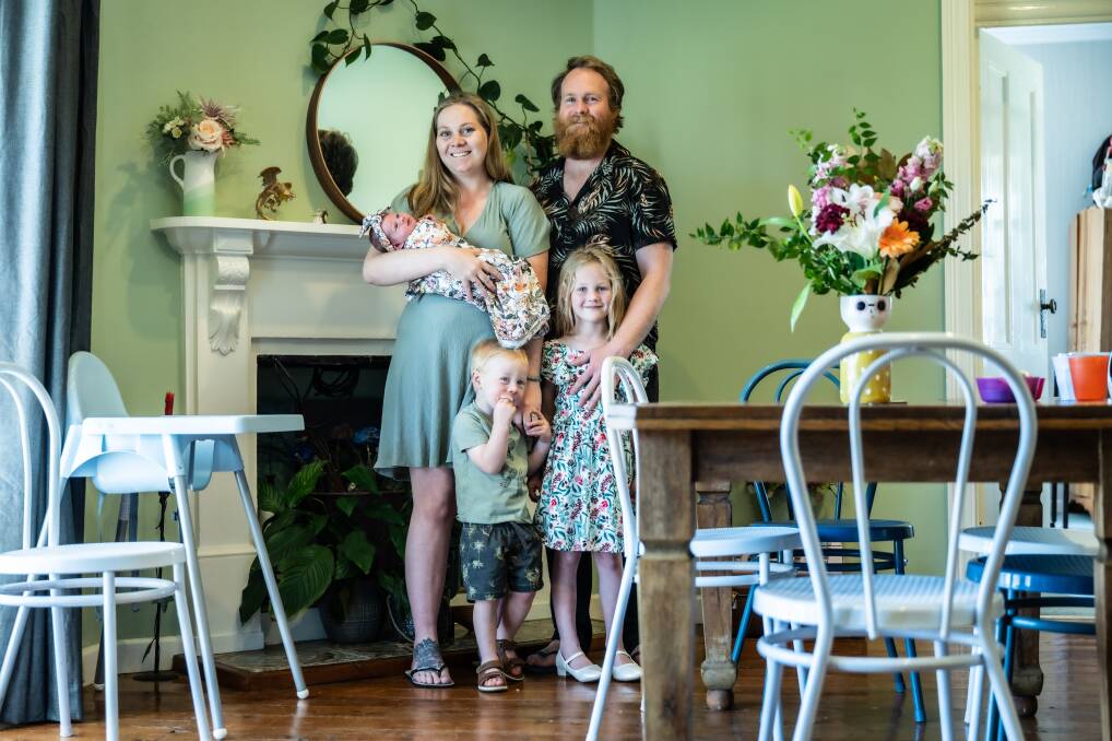 Lauren and Aaron Ludwig with their children, baby Ivy, Remy, three; and Scarlett, six. Picture by Karleen Minney 