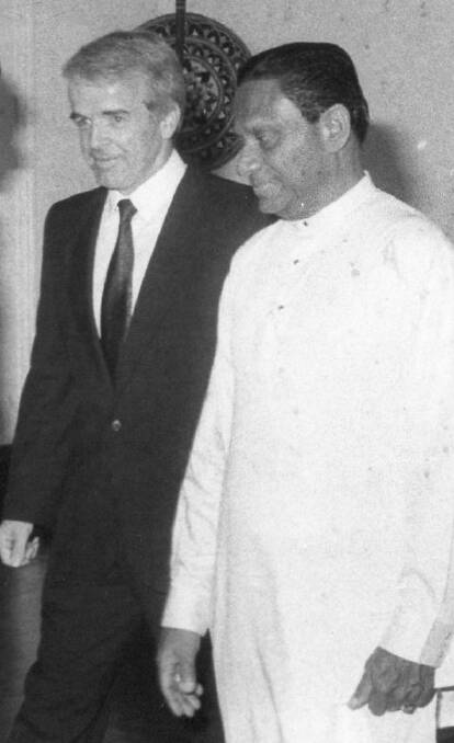 ON THE SPOT: Batemans Bay resident Howard Debenham with President Premadasa at Sucharita, Colombo.