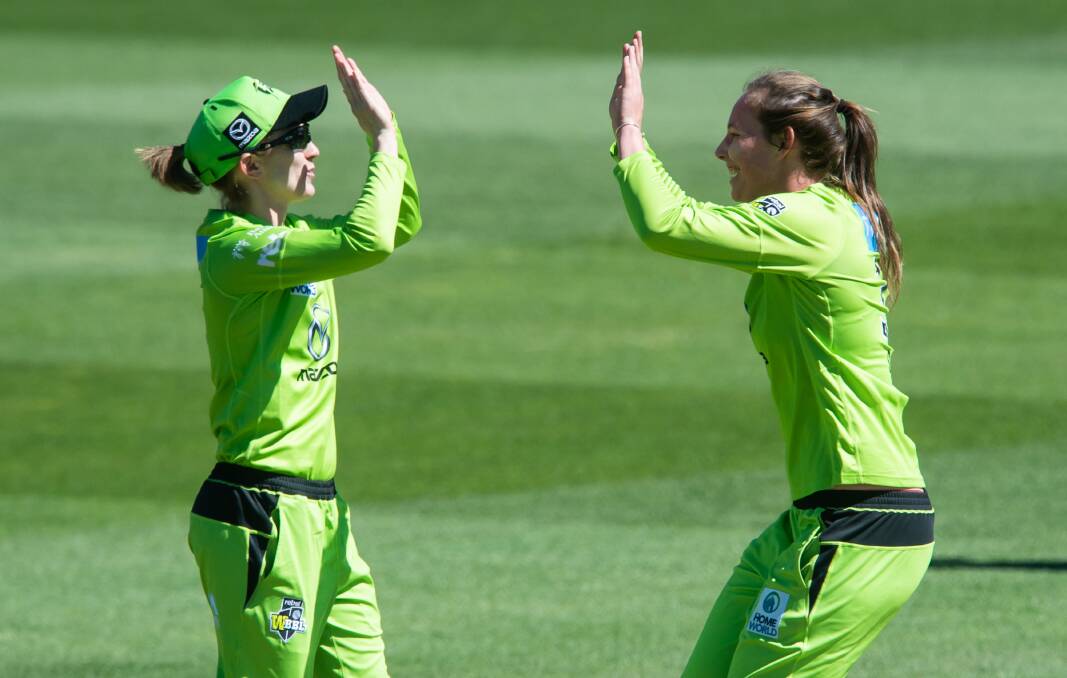 Rachel Haynes and Sam Bates celebrate a wicket during WBBL5. Photo: Thunder Media