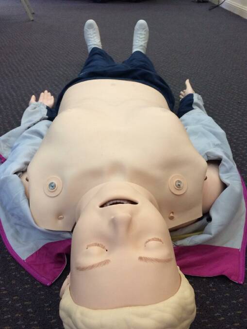 The new manikins are wireless and can talk back to paramedics to simulate life-thretening scenarios. 
