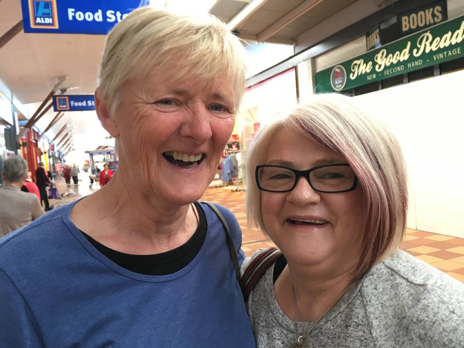 Fashionista: This week I managed to catch two friends having a shopping day. Marie Munce and Joy Berry were both looking healthy and happy.