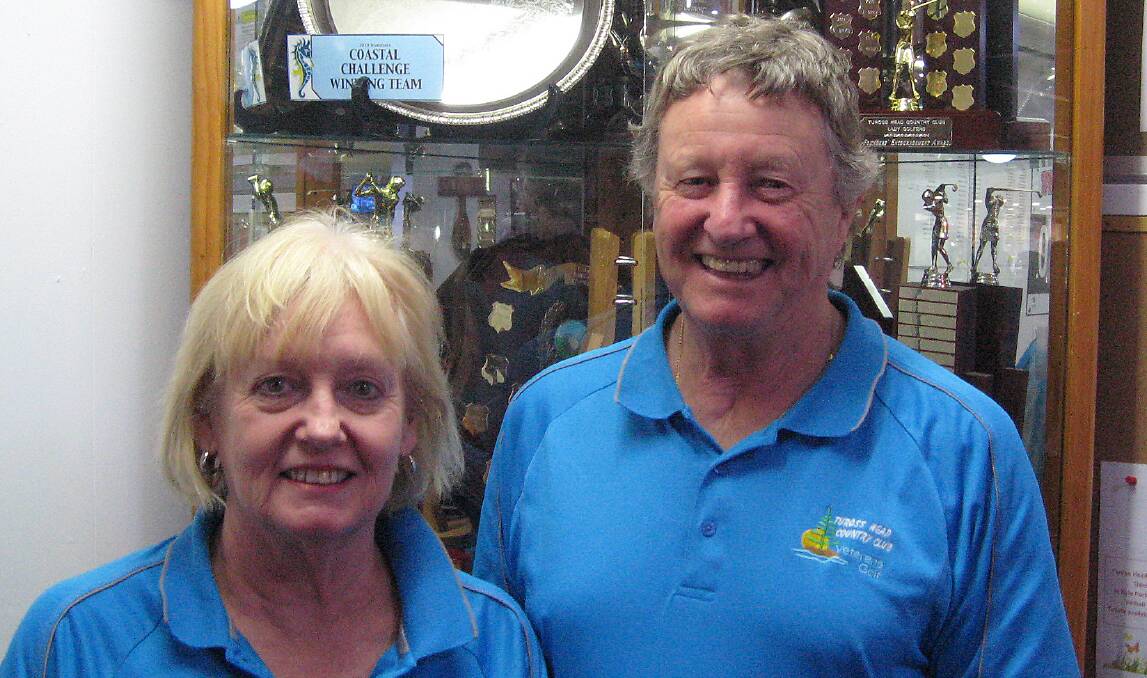 Tuross Head Vets Golf: Winners Julie Barningham and Warren Hodder.