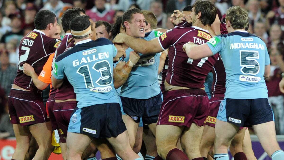 Luke O'Donnell lashes out at Queensland enforcer Dave Taylor during an Origin clash in 2010.