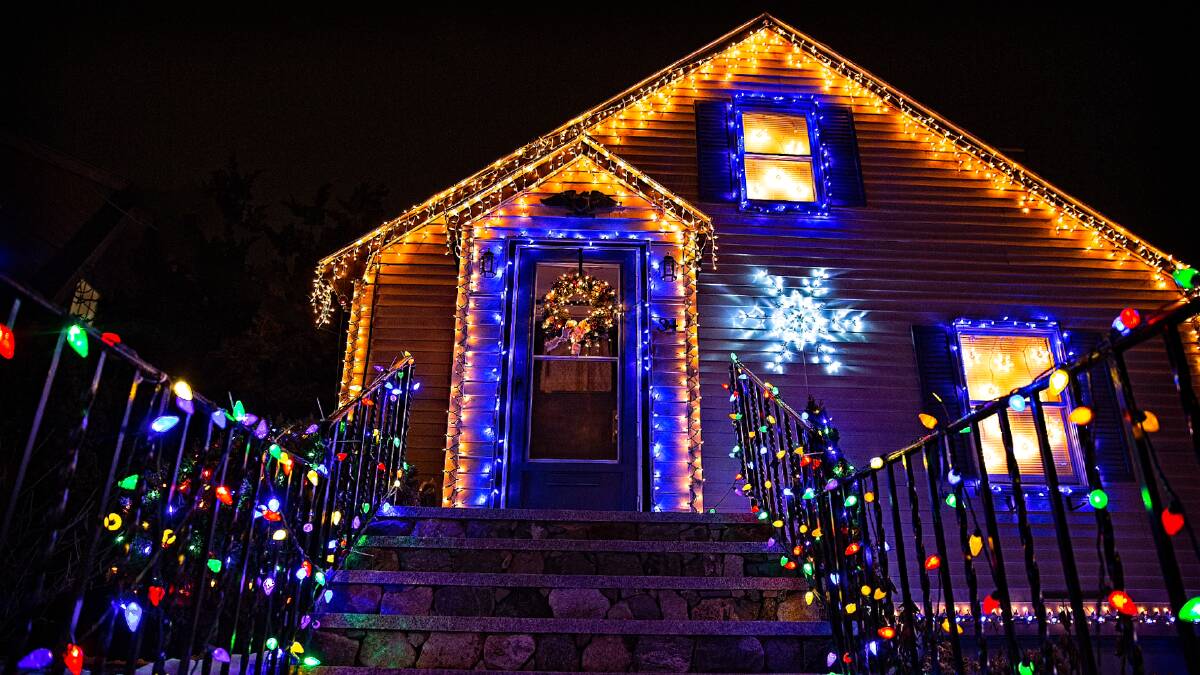 We want to see your Christmas lights display. Picture, file 