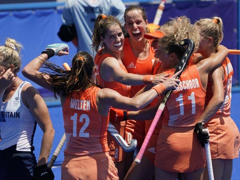 The Netherlands have thrashed Great Britain 5-1 to reach the Olympic women's hoickey final.