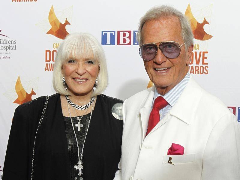 Shirley Boone, the longtime wife of singer Pat Boone and a philanthropist, has died aged 84.