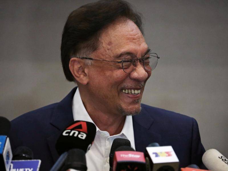 Plans by Malaysian opposition leader Anwar Ibrahim to form a new government have been stalled.