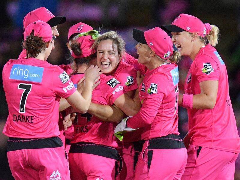 The Sydney Sixes have got the go-ahead to meet the Hobart Hurricanes in the WBBL on Sunday.