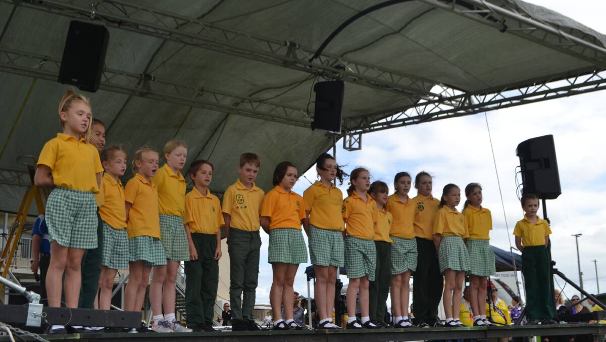 Sunshine Bay Public Schools choir sang the Nation Anthem 