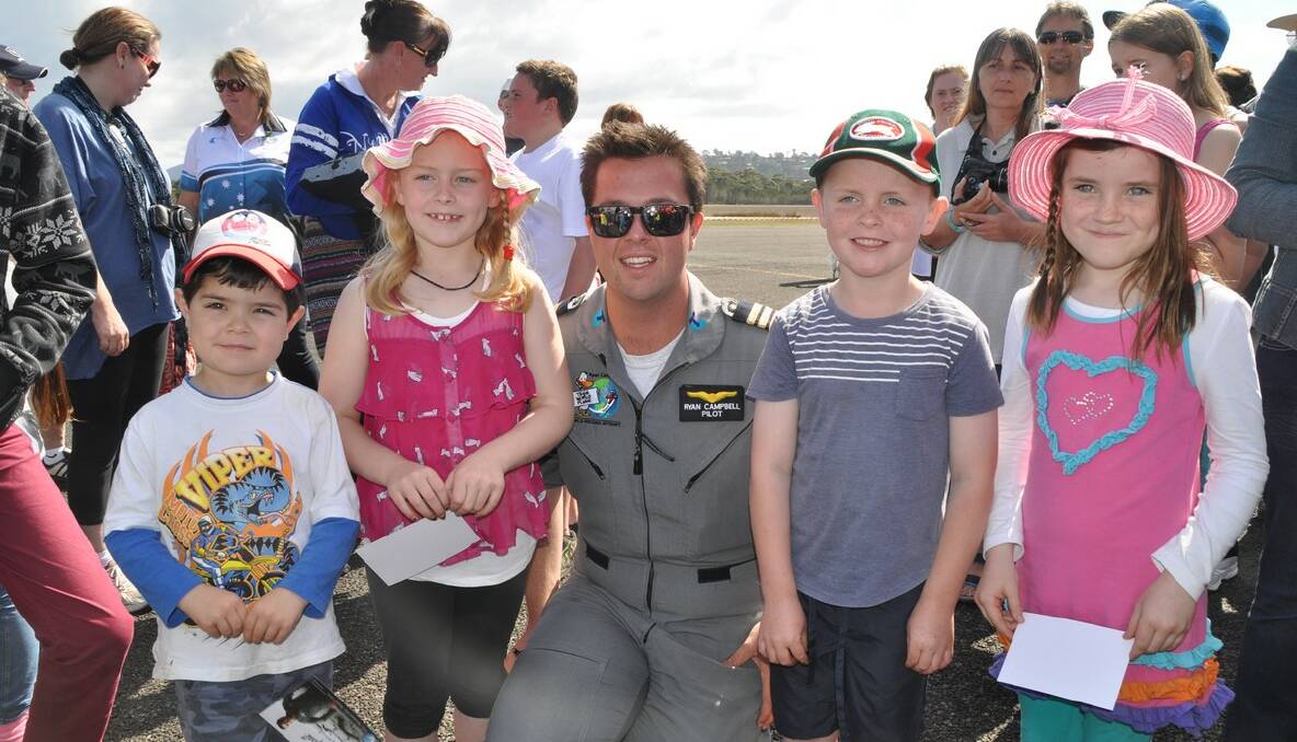 Teen pilot Ryan Campbell has been treated to a hero's welcome in his hometown.